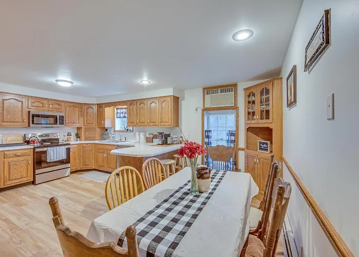 Hunters Dutch Country Paradise On 60-Acre Farm!