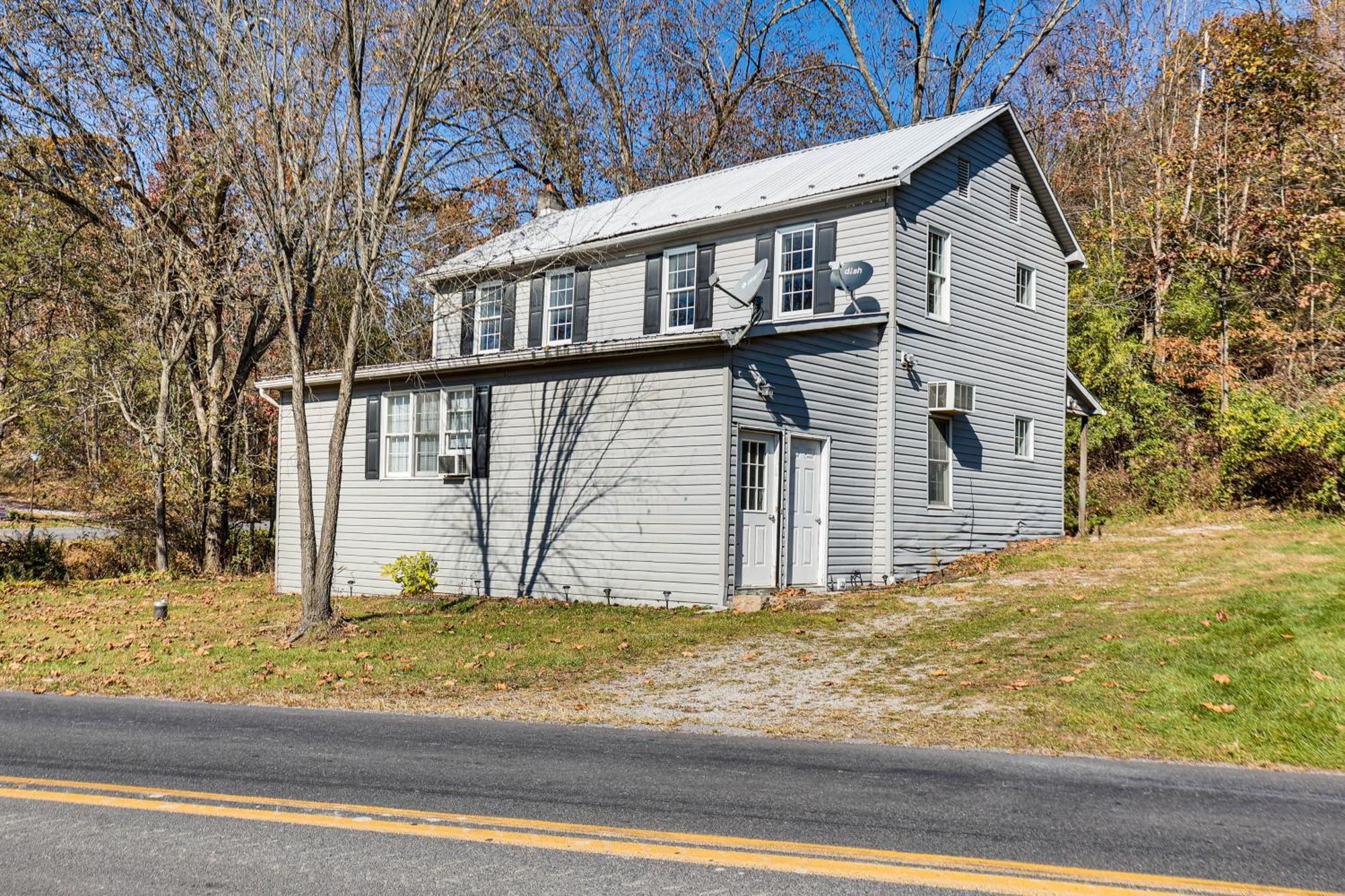 Hunters Dutch Country Paradise On 60-acre Farm! *
